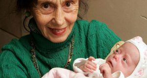 Помните ли първата жена която роди на 67 години