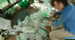 Мъж събирал пластмасови бутилки цяла зима