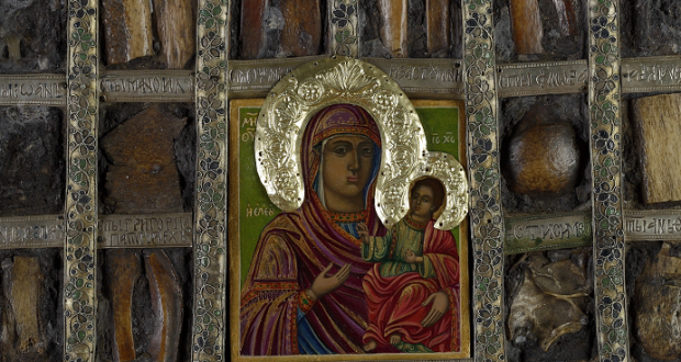 Чудотворната икона Света Богородица Осеновица