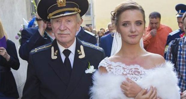87-годишният Иван се събра с 60 години по-младата си жена