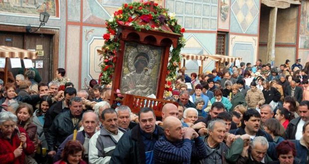 Богородица събира 500 000 пред чудотворни икони
