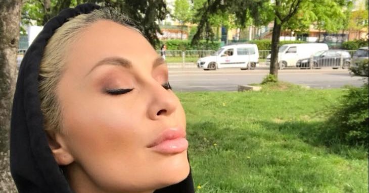 Разказ за силата на любовта: Мъж се преструва на сляп, за да не тревожи болната си съпруга