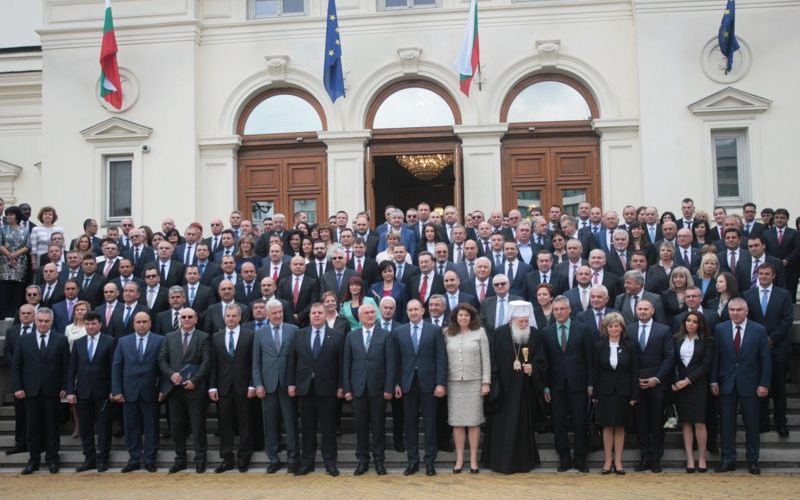 Въвеждат 20 заплати при пенсиониране на депутат