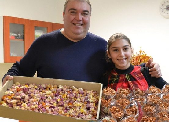 Баща и дъщеря от Велико Търново са единствените в България които произвеждат сушени ароматизирани цветя