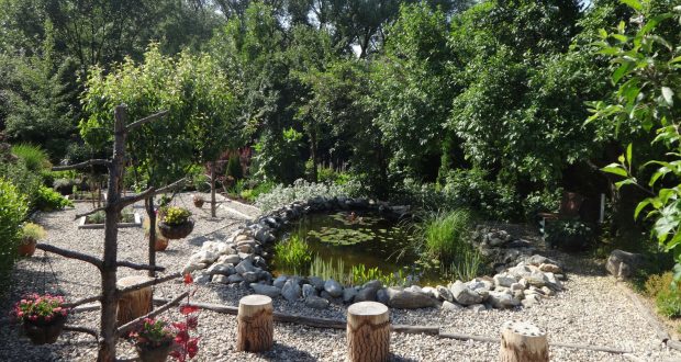 Млад българин напусна София и отиде да живее при дядо си на село! Превърна го в Рая на земята. Името му е