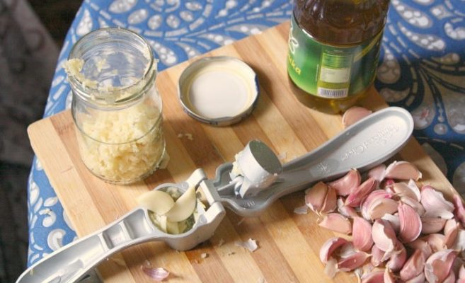 Бях на санаториум в Павел Баня за дисковата херния. Една баба там ми каза рецепта – чудо трябва ви само чесън!