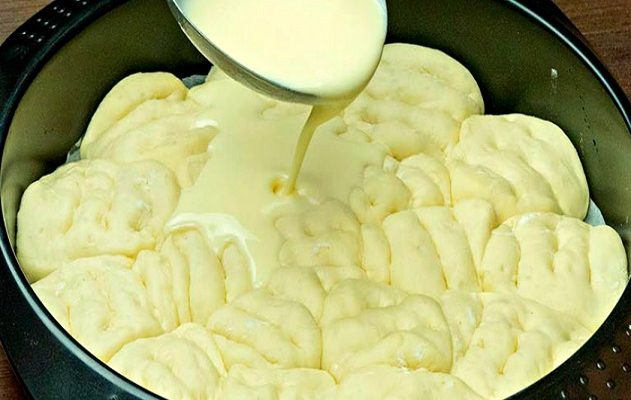 Тази рецепта винаги обира точките на трапезата: Домашен хляб със заливка – 100% гаранция за вкус!