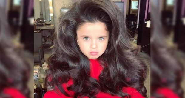 Това момиченце има най-невероятните коси в целия свят но всички критикуват родителите му (СНИМКИ)