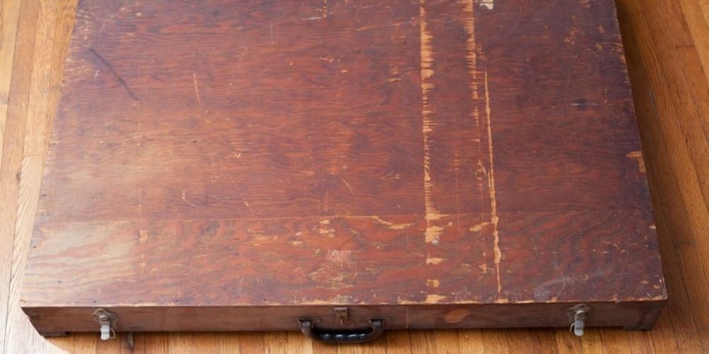 Мъж откри странна вехта кутия