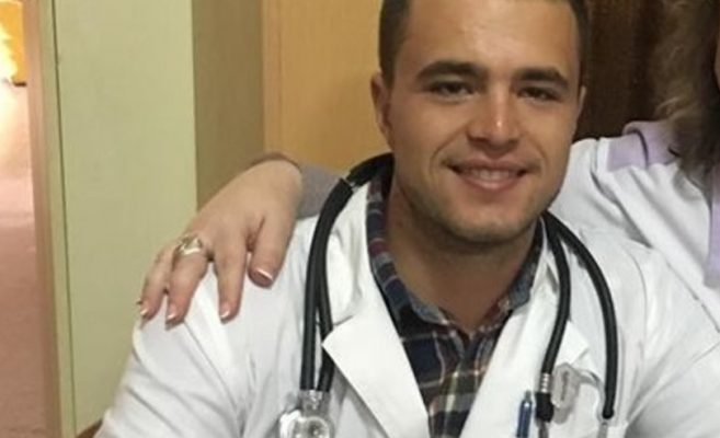 Нека го подкрепим! Наскоро дипломиран лекар обикаля селата и лекува безплатно хората