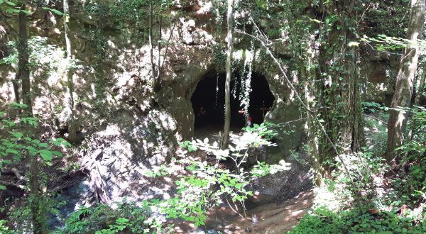 Жива вода от пещерата „Света Марина“ помага на дамите