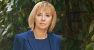 Мая Манолова отвърна на провокацията