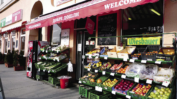 Гурбетчията: Прати наша ракия тук цената е 15 евро за бутилка!