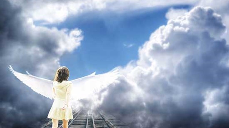 7 признака че някой те закриля отгоре