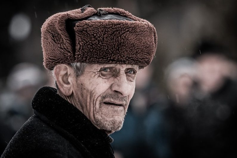 ЛИЧНА ДРАМА: Докараха баща си до просяшка тояга а после го зарязаха да живее в чуждо мазе