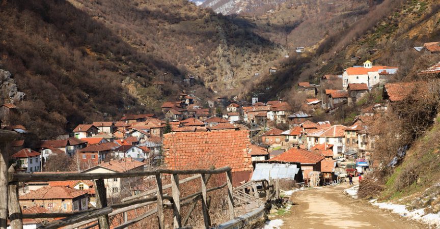 Стихотворението „Селска панахида“ разчувства много българи: Това ли е реалността