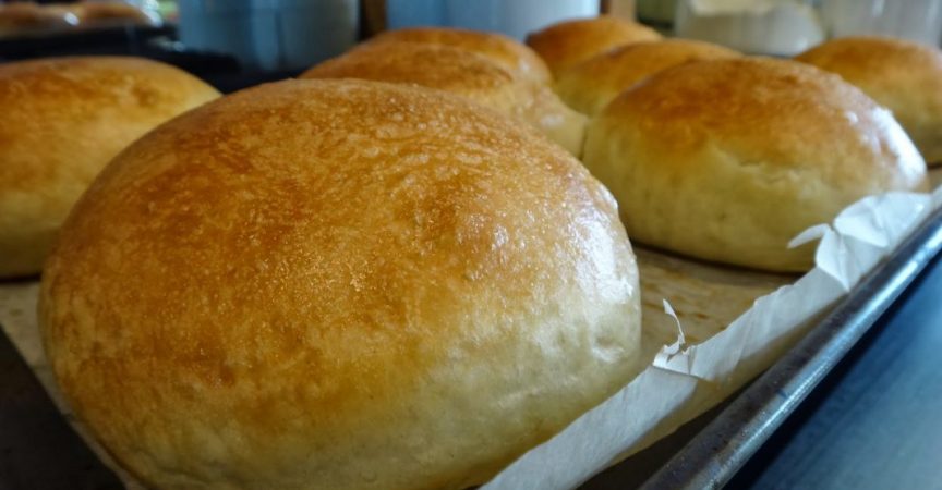 Безподобно мекички хлебчета от пухено тесто: най-лесната рецепта с винаги 100% резултат