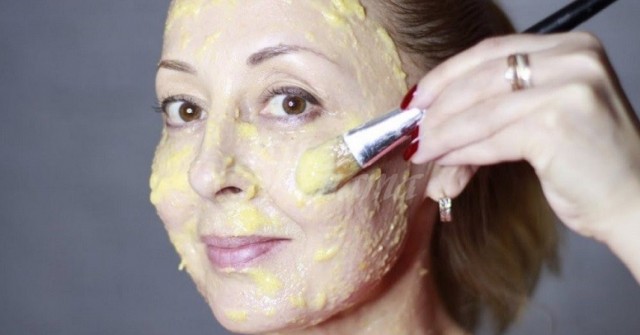 С тази домашна маска набързо елеминирах мазния блясък по кожата ми и я матирах