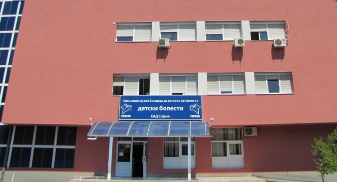 Изследват тъкан от белия дроб на малкия Алекс