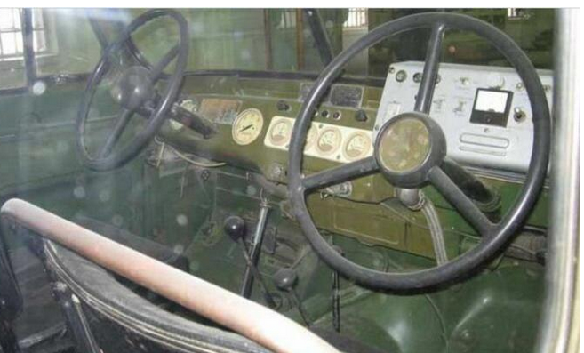 Каква е причината за произвежданата в СССР кола с два волана СНИМКИ