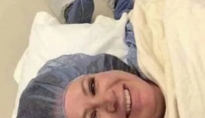 Млада майка подпали мрежата със СЕЛФИ от родилната зала