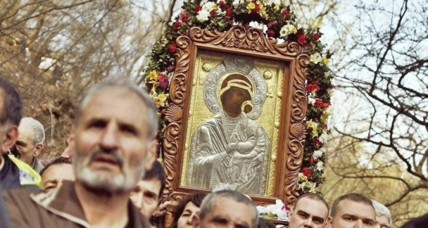 Иконата "Св. Богородица" в Бачковския манастир чува молитвите не само на християните