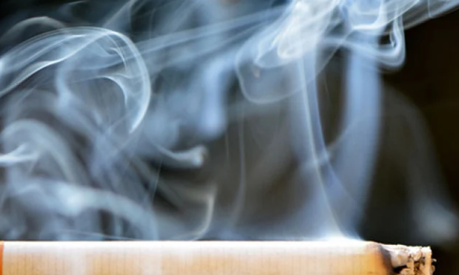 Френски учени категорични: COVID-19 не заразява пушачите!