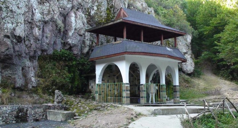 Чудеса се случват всяка година в местността Дамбалъ в нощта срещу 6 май