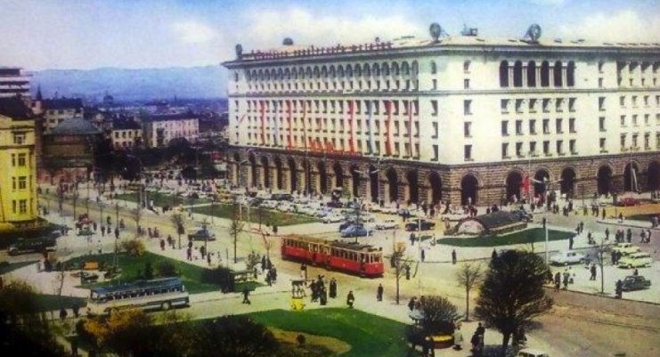 ЦУМ – гордостта на соца: В магазина имаше тайна стая за партийния елит продаваха от пиле мляко