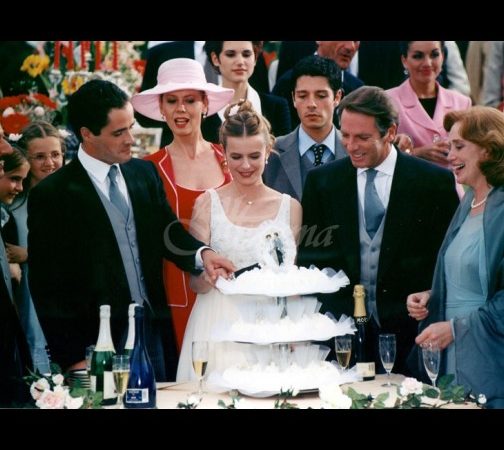 Помните ли сериала “Отдаденост”? Ето как изглеждат любимите ни актьори 20 години по-късно (Снимки)