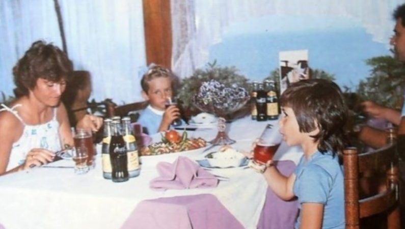 Така изглеждаха ресторантите през соца: Шопската салата 70 ст. а голямата ракия вървеше по левче