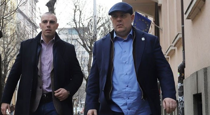 Безбожници се опитват