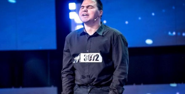 Незрящият Андриян победил в България търси талант