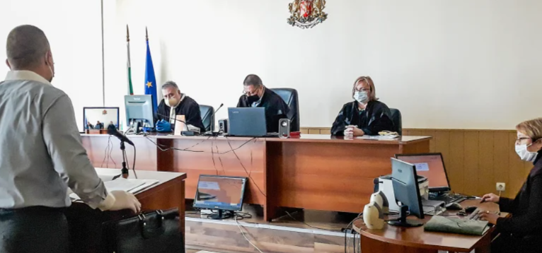 Охранителен шеф в Пловдив спипан с 2 щайги пари