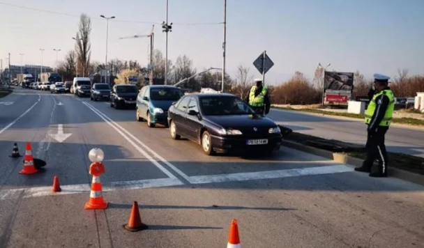 първите спипани с лъжи в декларациите по КПП-та
