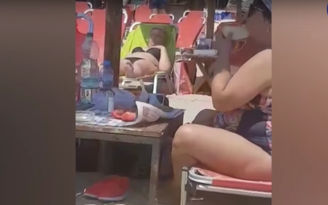 Да потънеш от от срам заради нашенци на Керамоти (ВИДЕО) Домати салам хляб и интимна българска плът се настаниха на пясъка