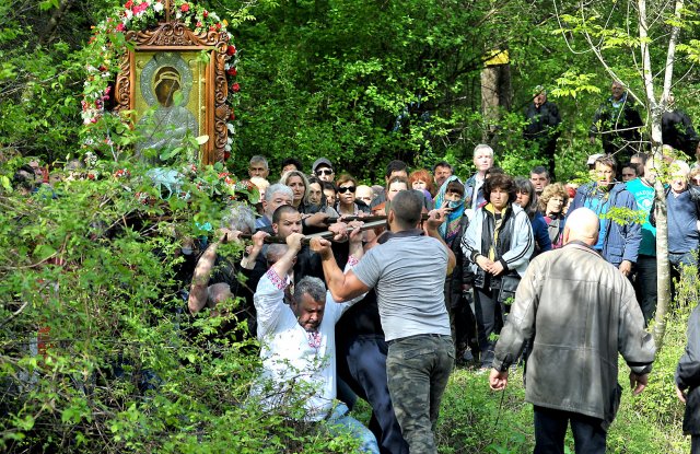 Богородица спаси жена с шест счупени ребра”