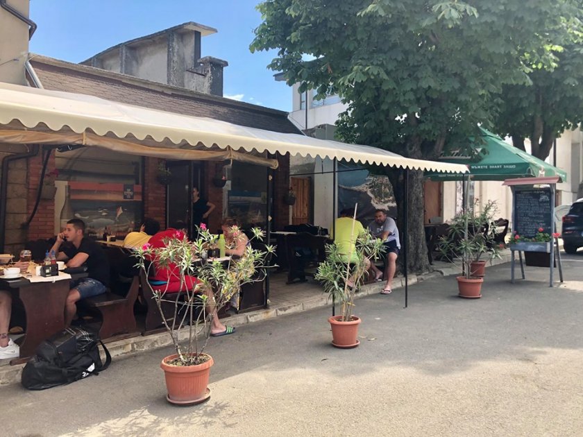 Репортаж от Царево: 9 лева за порция миди и сафрид (СНИМКИ)