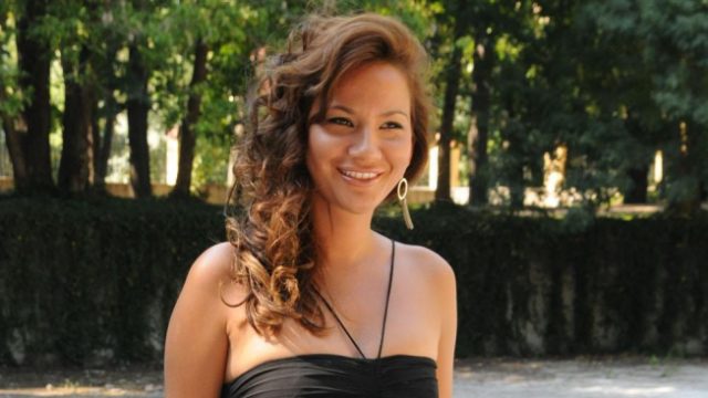 Паника съсипва Зейнеб вижте защо крие дъщеря си