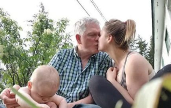 23 г. се омъжи за 68 г. си приятел напук на всички