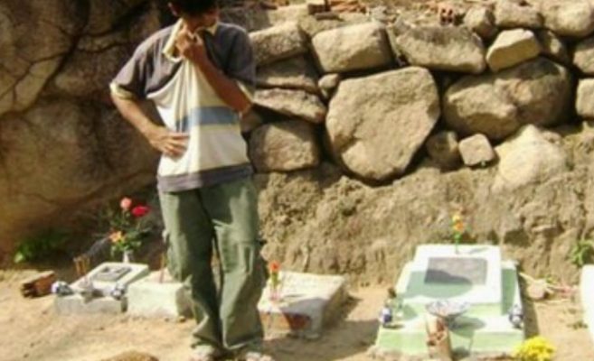 Цели 15 години той погребва деца от клиниките за аборти и спасява над 100 невинни живота: историята на едно голямо сърце