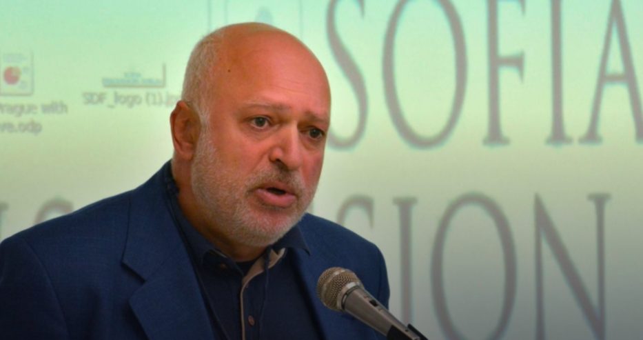 Проф. Минеков: Търпението вече е на изчерпване. Единственият ход на управляващите е да се махнат