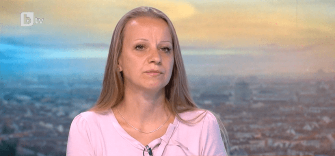 Майката на пребитото от полицаи момче