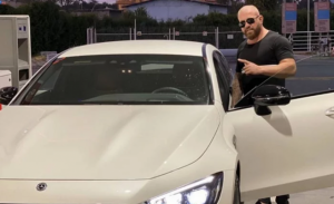 Динко се изфука с Мерцедес за 350 хил. лв. хвърли 7 бона само за тузарски номер СНИМКИ