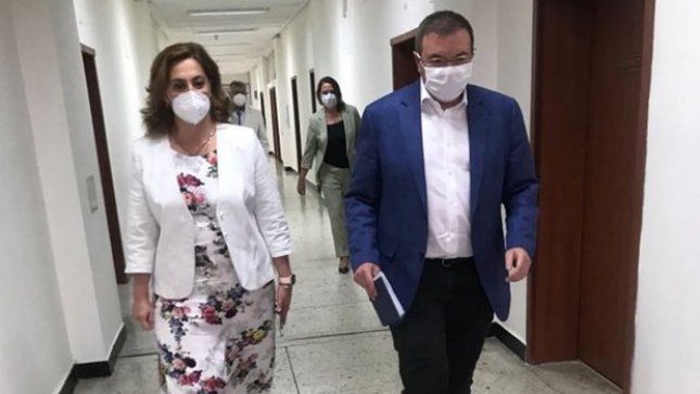 Удължават извънредната епидемична обстановка