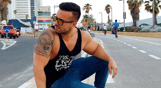 Потрес! Крум показа как се взима тест за К-19 на улицата СНИМКА