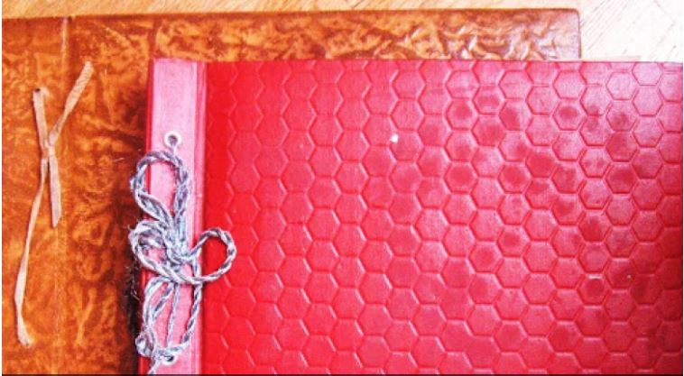 Дъщеря в шок разбра кой може да е баща ѝ когато откри стара снимка на майка си с бивше гадже