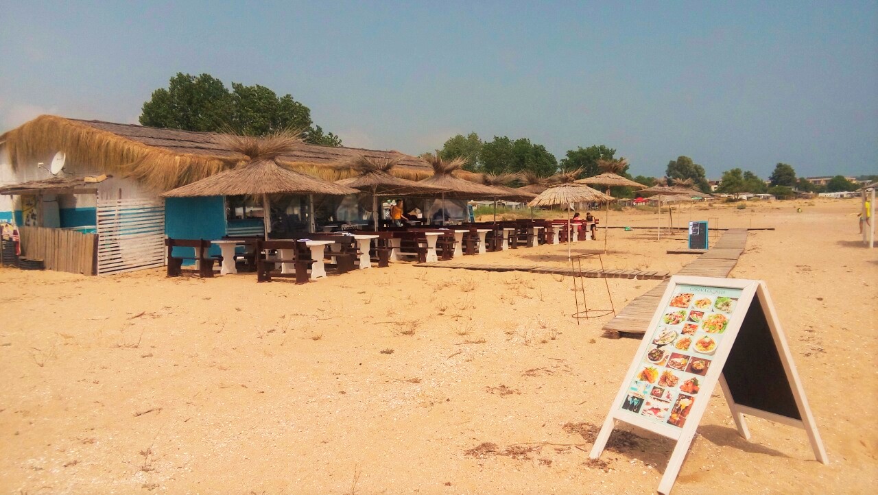 Стълпотворение на „Градина”! Летуващи задръстиха плажа тапи от коли край къмпинга