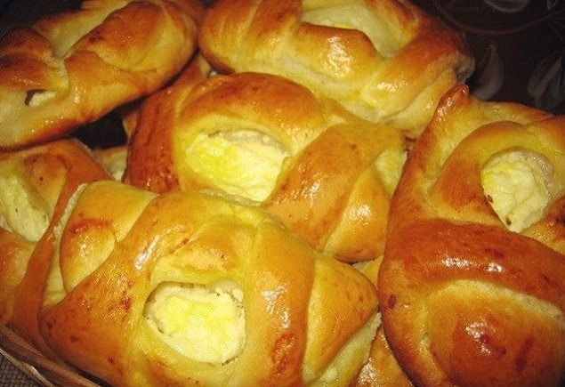 Отворени пирожки с мая и извара на фурна. Опитайте тази рецепта!