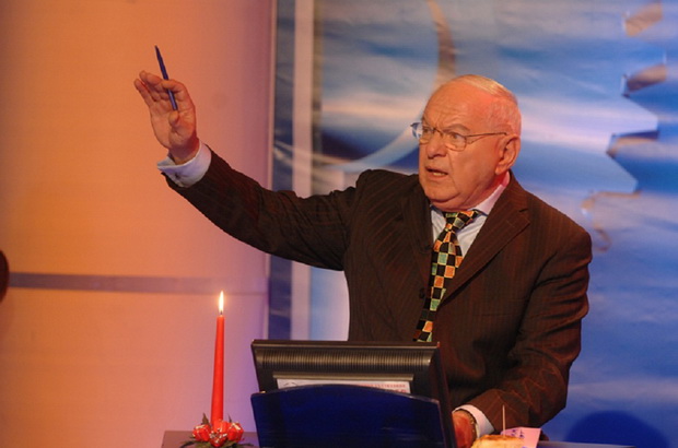 Помните ли Г-н "Минута е много"? Ето с какво се занимава днес /Снимки/